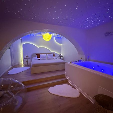 Moon Room, Nuit Insolite - Ollioules Toulon Var Ngoại thất bức ảnh