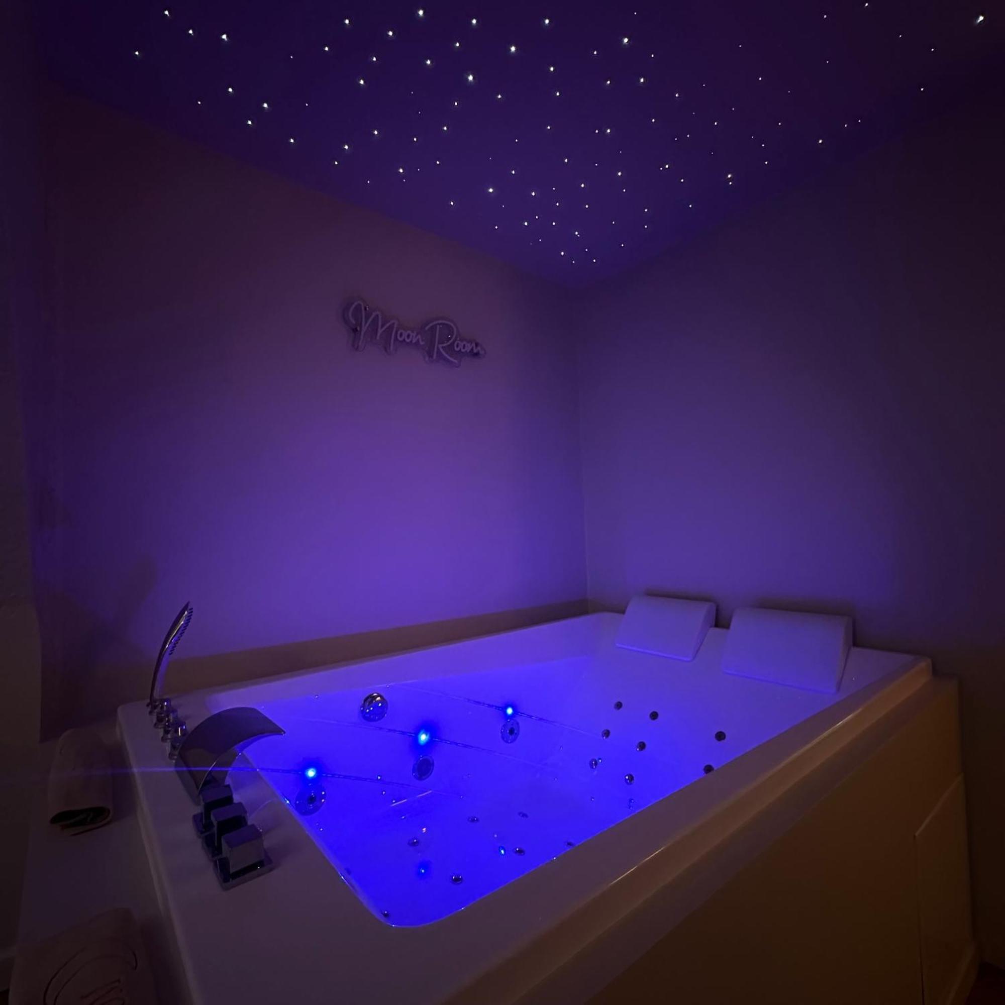 Moon Room, Nuit Insolite - Ollioules Toulon Var Ngoại thất bức ảnh