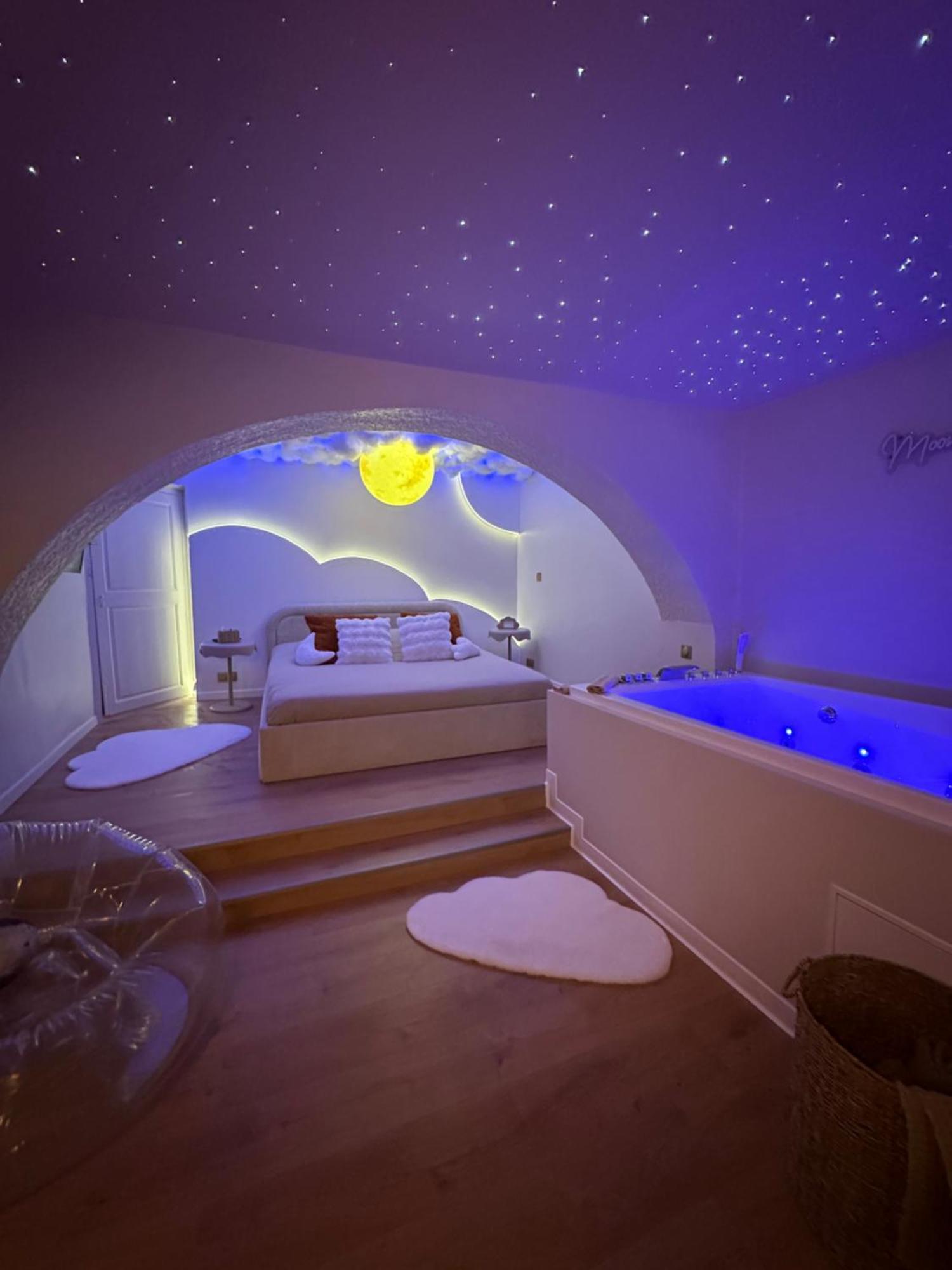 Moon Room, Nuit Insolite - Ollioules Toulon Var Ngoại thất bức ảnh